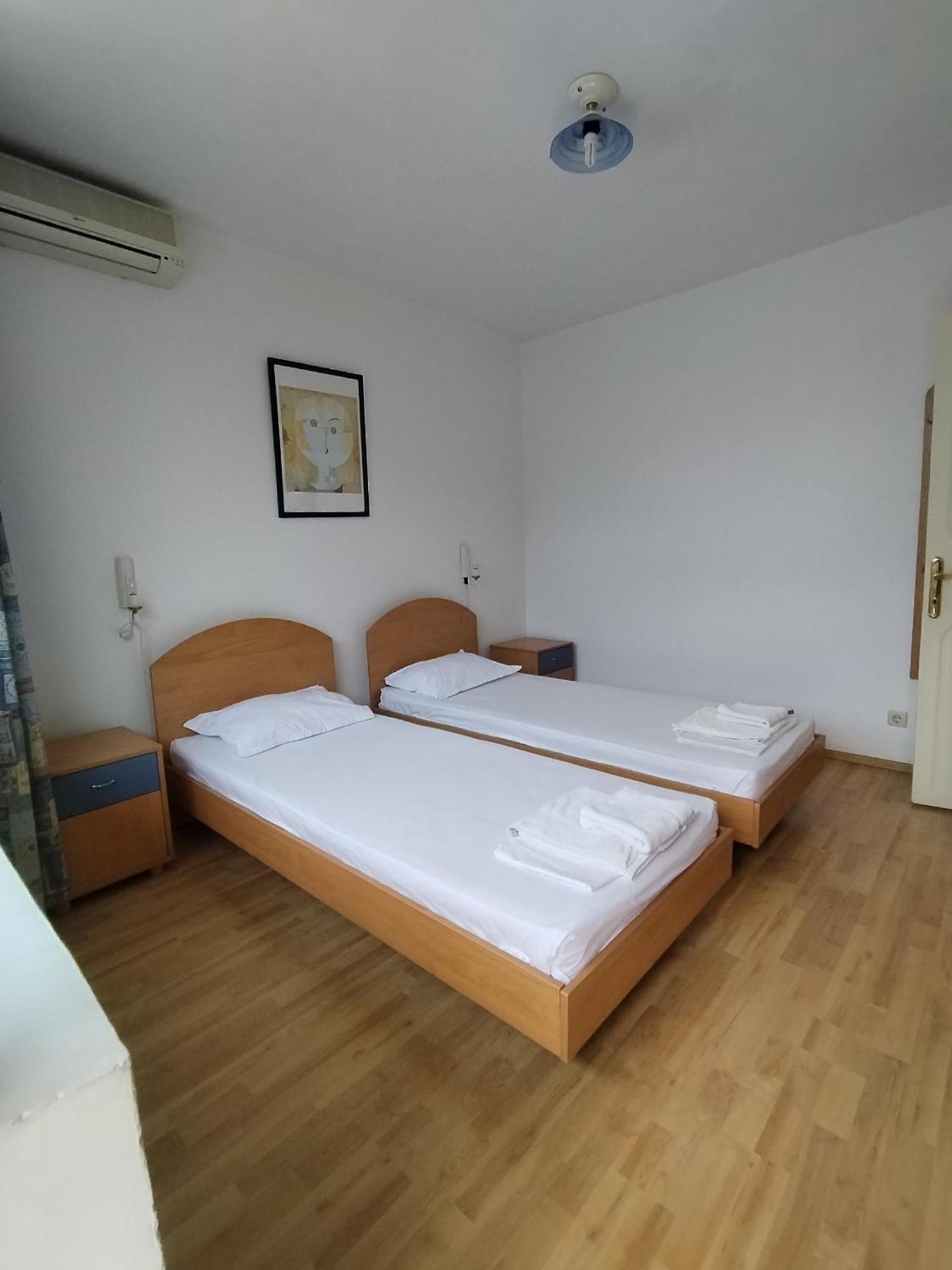 Lira Sto Apartments Pomorie Exterior foto